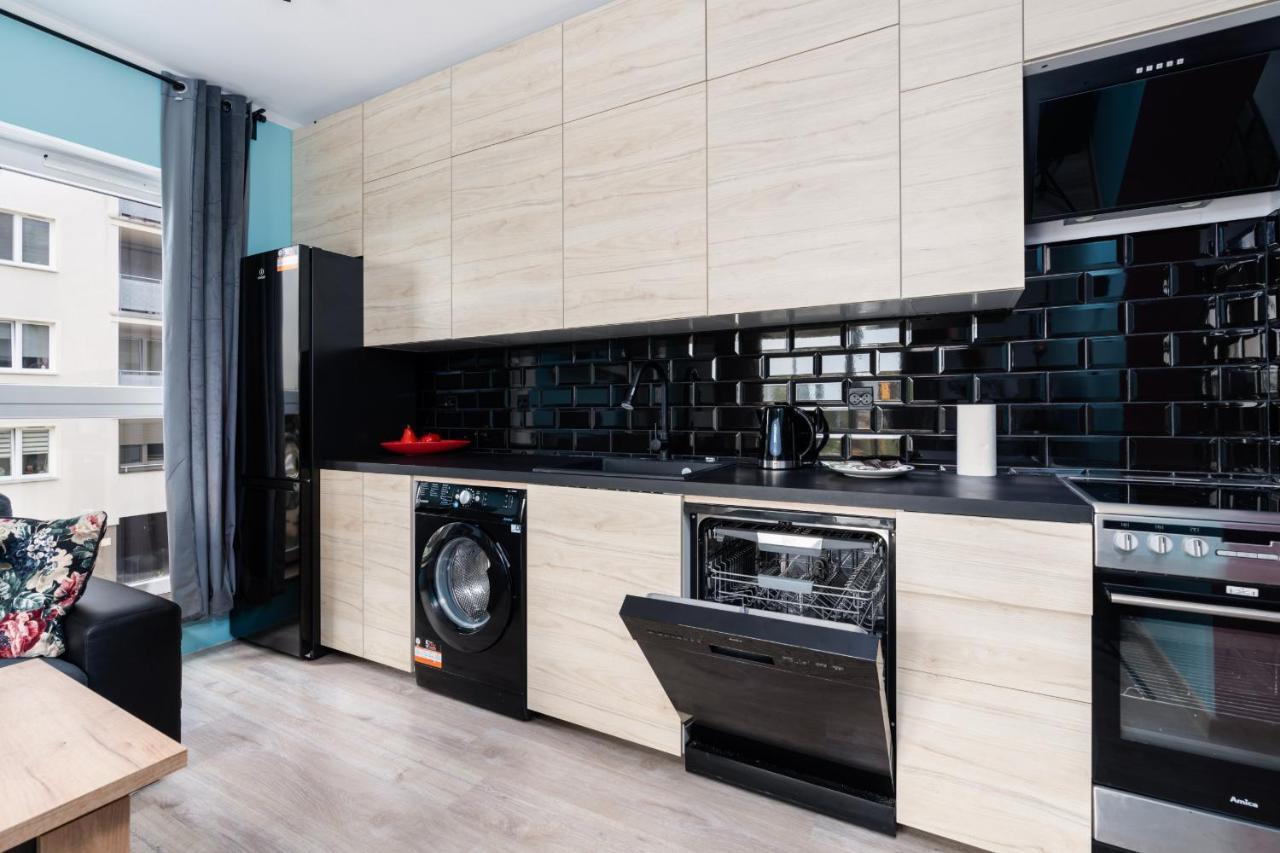 Modern With Balcony & Free Garage By Renters Poznań