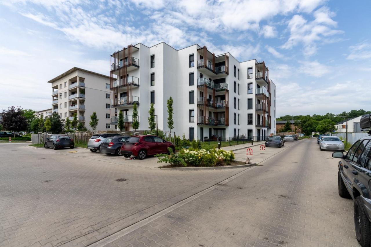 Modern With Balcony & Free Garage By Renters *