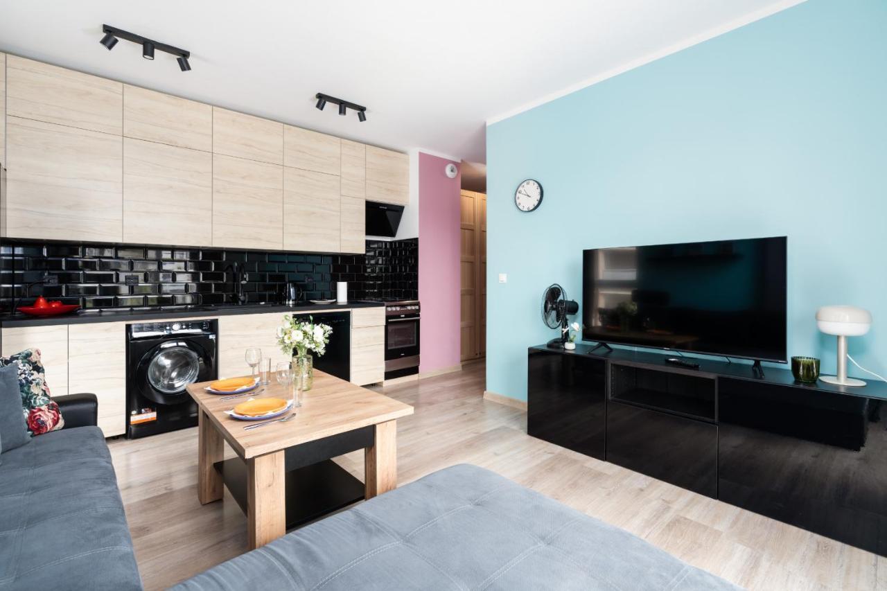 Modern With Balcony & Free Garage By Renters